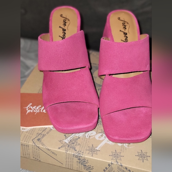 Brand New in Box (NIB) Free People Love is Everywhere Platform Heel - Picture 10 of 12